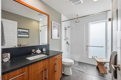 880 Bluffs Dr, Qualicum Beach, BC 