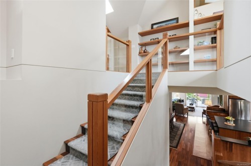 880 Bluffs Dr, Qualicum Beach, BC 