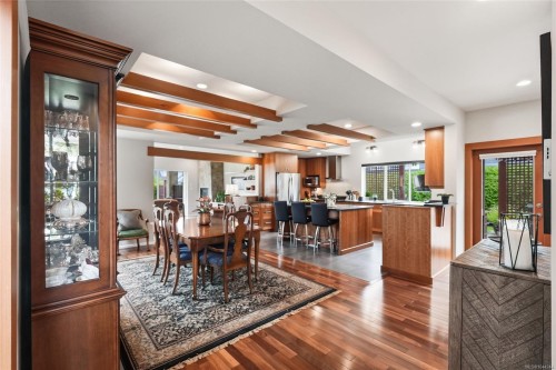 880 Bluffs Dr, Qualicum Beach, BC 
