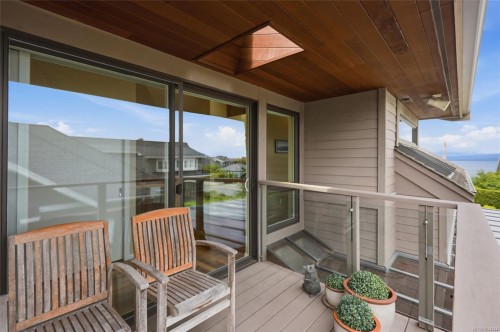 880 Bluffs Dr, Qualicum Beach, BC 