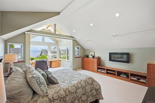 880 Bluffs Dr, Qualicum Beach, BC 