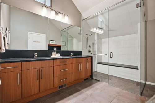 880 Bluffs Dr, Qualicum Beach, BC 