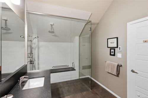 880 Bluffs Dr, Qualicum Beach, BC 
