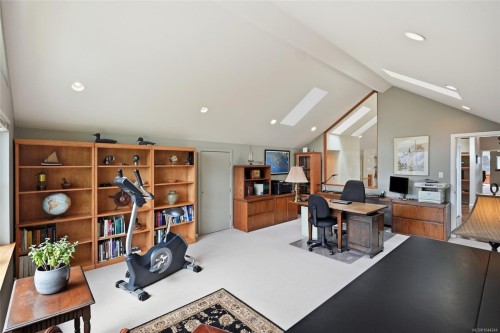 880 Bluffs Dr, Qualicum Beach, BC 