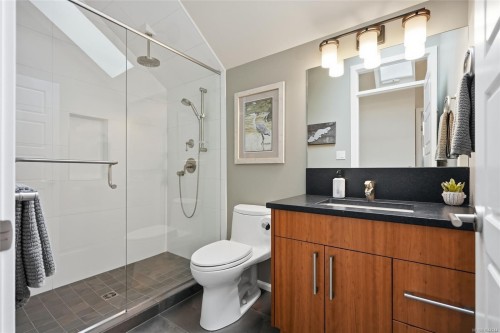 880 Bluffs Dr, Qualicum Beach, BC 