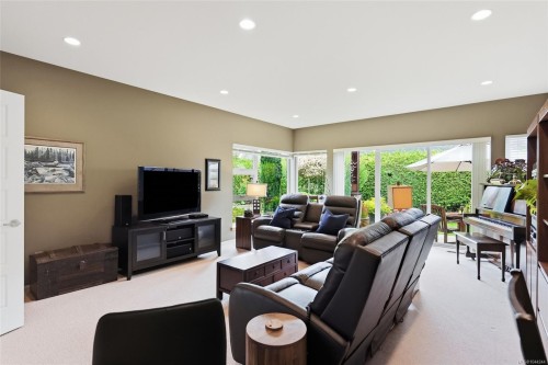 880 Bluffs Dr, Qualicum Beach, BC 