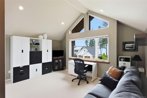 880 Bluffs Dr, Qualicum Beach, BC 