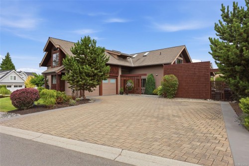 880 Bluffs Dr, Qualicum Beach, BC 