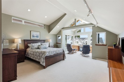 880 Bluffs Dr, Qualicum Beach, BC 