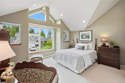 880 Bluffs Dr, Qualicum Beach, BC 