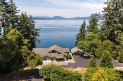 9556 Ardmore Dr North Saanich, BC V8L 5H3
