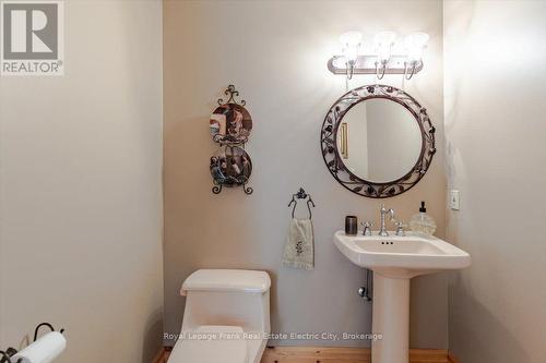 538 Rishor Avenue, Douro-Dummer, ON - Indoor Photo Showing Bathroom