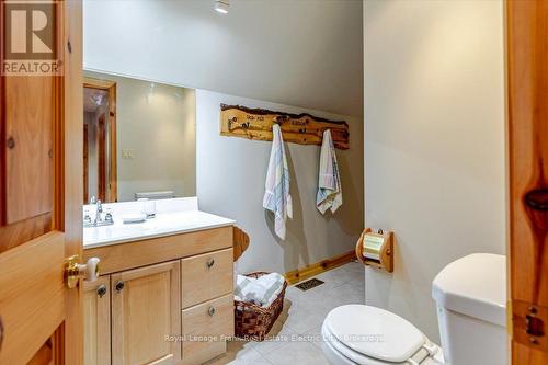 538 Rishor Avenue, Douro-Dummer, ON - Indoor Photo Showing Bathroom