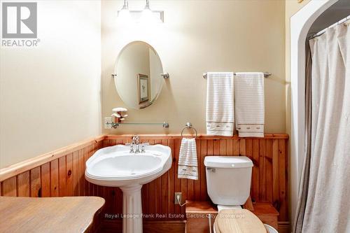 538 Rishor Avenue, Douro-Dummer, ON - Indoor Photo Showing Bathroom