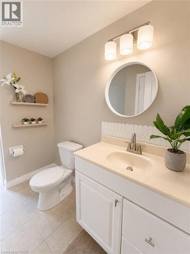 4-piece Bathroom - 7 Spitfire Drive, Mount Hope, ON - Indoor Photo Showing Bathroom