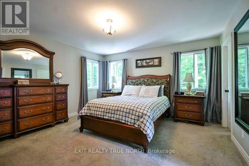 3889 Baseline Road, Springwater, ON - Indoor Photo Showing Bedroom