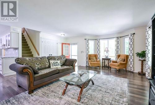 3889 Baseline Road, Springwater, ON - Indoor Photo Showing Living Room
