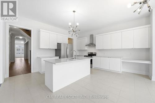125 Raspberry Ridge Avenue, Caledon, ON - Indoor Photo Showing Kitchen With Upgraded Kitchen