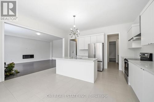 125 Raspberry Ridge Avenue, Caledon, ON - Indoor Photo Showing Kitchen With Upgraded Kitchen