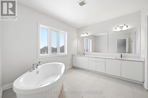 125 Raspberry Ridge Avenue, Caledon, ON - Indoor Photo Showing Bathroom