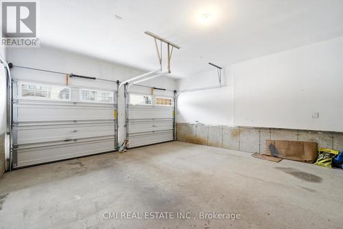 125 Raspberry Ridge Avenue, Caledon, ON - Indoor Photo Showing Garage