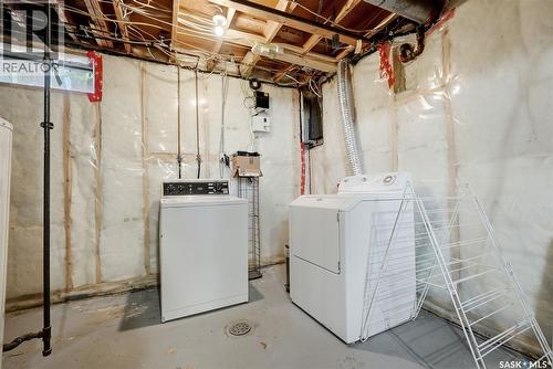 1566 Grosvenor Street, Regina, SK - Indoor Photo Showing Laundry Room