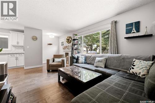 1566 Grosvenor Street, Regina, SK - Indoor Photo Showing Living Room