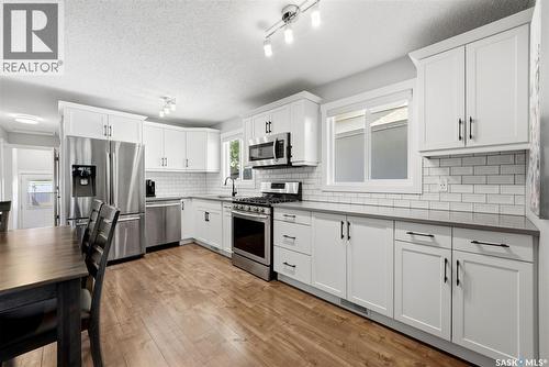 1566 Grosvenor Street, Regina, SK - Indoor Photo Showing Kitchen With Stainless Steel Kitchen With Upgraded Kitchen
