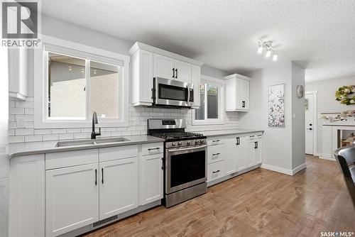 1566 Grosvenor Street, Regina, SK - Indoor Photo Showing Kitchen With Double Sink With Upgraded Kitchen
