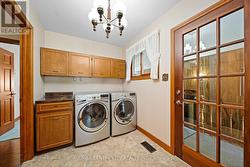 Laundry room off kitchen and breezeway - 