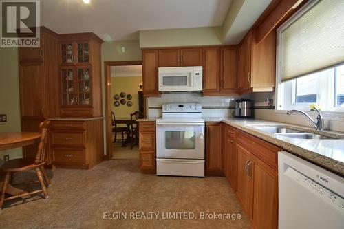 18 Pullen Avenue, St. Thomas, ON - Indoor Photo Showing Kitchen