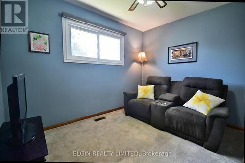 18 Pullen Avenue, St. Thomas, ON - Indoor Photo Showing Bedroom