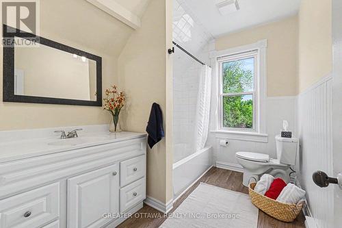 Large Upper Bathroom - 3607 Mcbean Street, Ottawa, ON - Indoor Photo Showing Bathroom