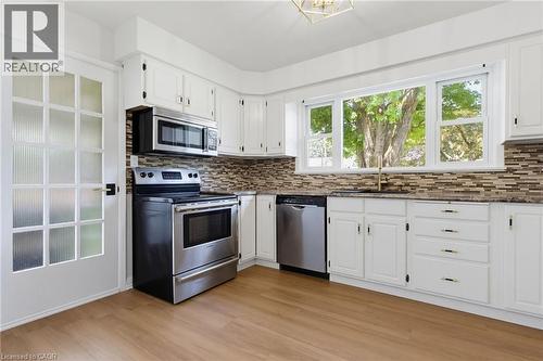 386 Patricia Drive, Burlington, ON - Indoor Photo Showing Kitchen