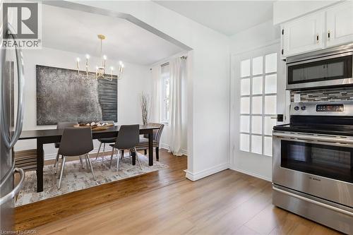 386 Patricia Drive, Burlington, ON - Indoor Photo Showing Kitchen