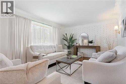 386 Patricia Drive, Burlington, ON - Indoor Photo Showing Living Room