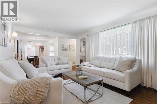 386 Patricia Drive, Burlington, ON - Indoor Photo Showing Living Room