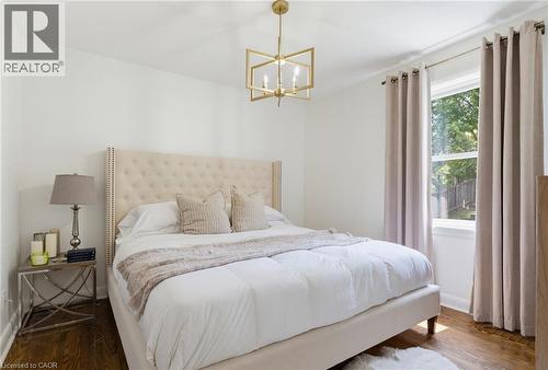 386 Patricia Drive, Burlington, ON - Indoor Photo Showing Bedroom