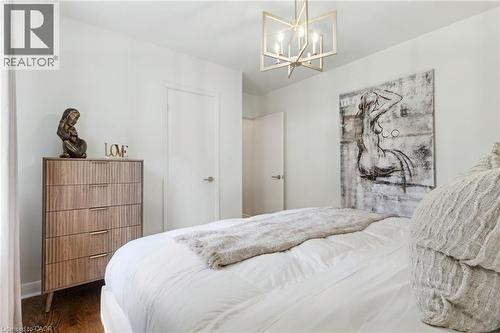 386 Patricia Drive, Burlington, ON - Indoor Photo Showing Bedroom