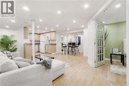 386 Patricia Drive, Burlington, ON - Indoor Photo Showing Living Room