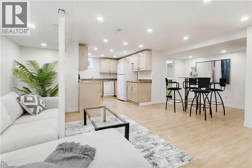 386 Patricia Drive, Burlington, ON - Indoor