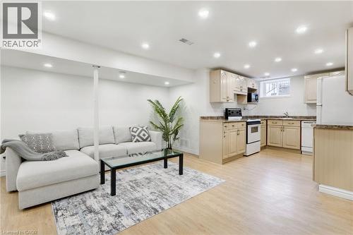 386 Patricia Drive, Burlington, ON - Indoor Photo Showing Kitchen