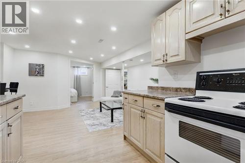 386 Patricia Drive, Burlington, ON - Indoor Photo Showing Kitchen