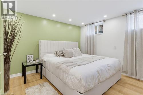 386 Patricia Drive, Burlington, ON - Indoor Photo Showing Bedroom