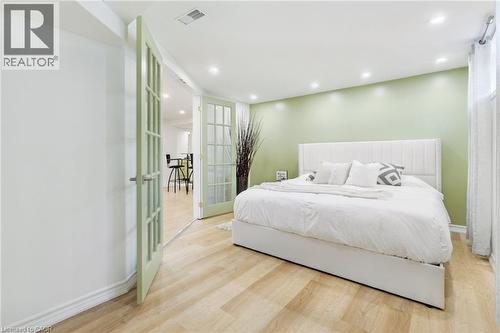 386 Patricia Drive, Burlington, ON - Indoor Photo Showing Bedroom