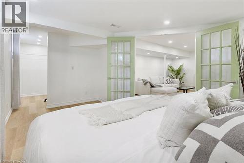386 Patricia Drive, Burlington, ON - Indoor Photo Showing Bedroom