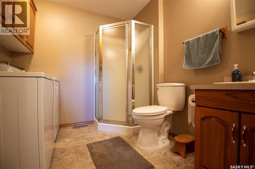 447 1St Street E, Annaheim, SK - Indoor Photo Showing Bathroom
