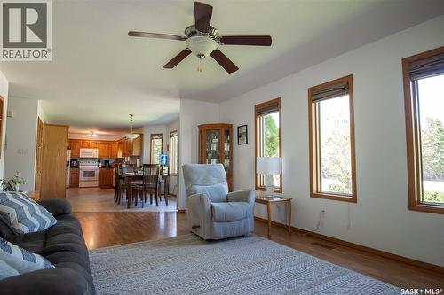 447 1St Street E, Annaheim, SK - Indoor Photo Showing Living Room