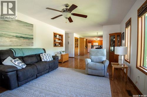 447 1St Street E, Annaheim, SK - Indoor Photo Showing Living Room