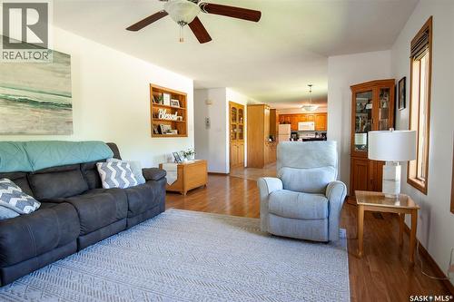 447 1St Street E, Annaheim, SK - Indoor Photo Showing Living Room